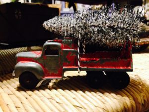 vintage-antique-toy_truck-christmas_tree